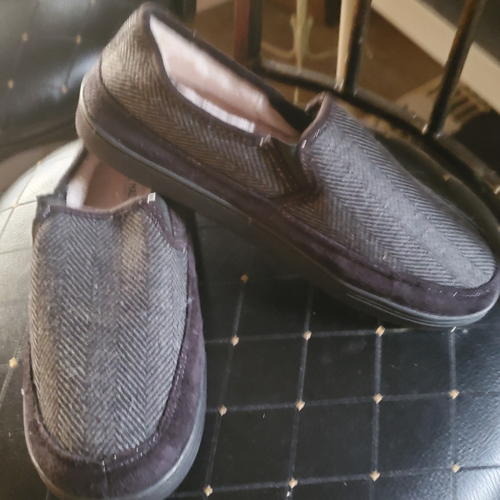 Steve Madden unisex slippers